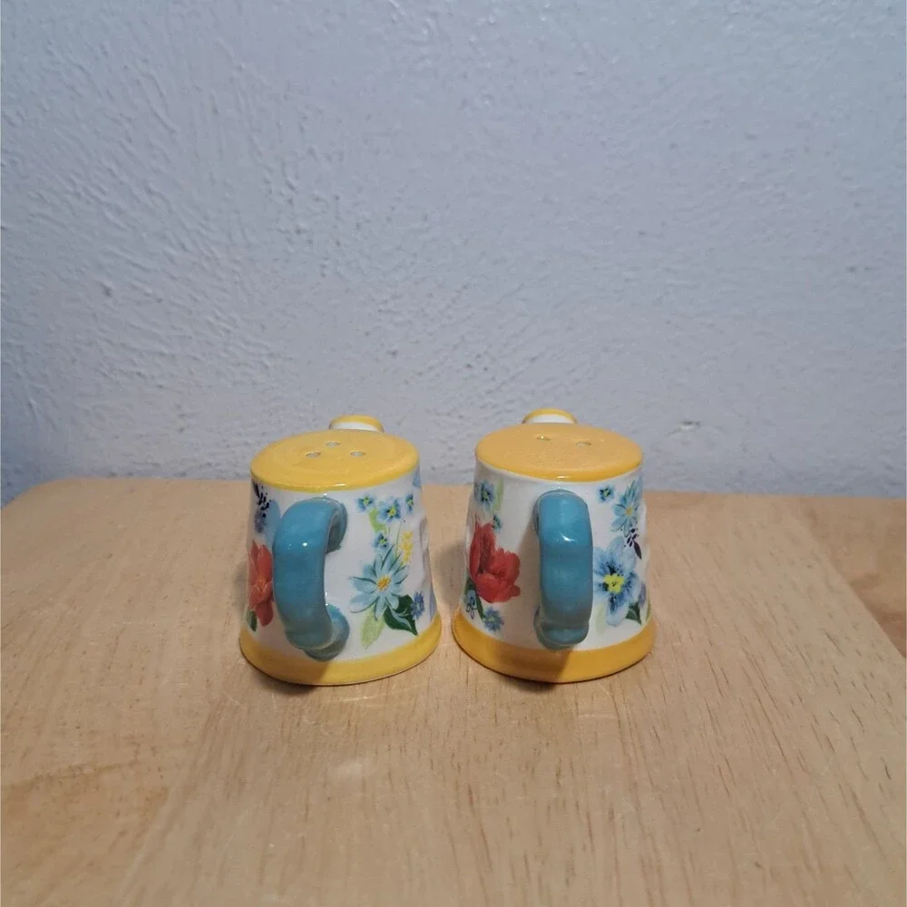 Pioneer Woman Salt Pepper Shakers Watering Can Spring Bouquet Ceramic Kitchen